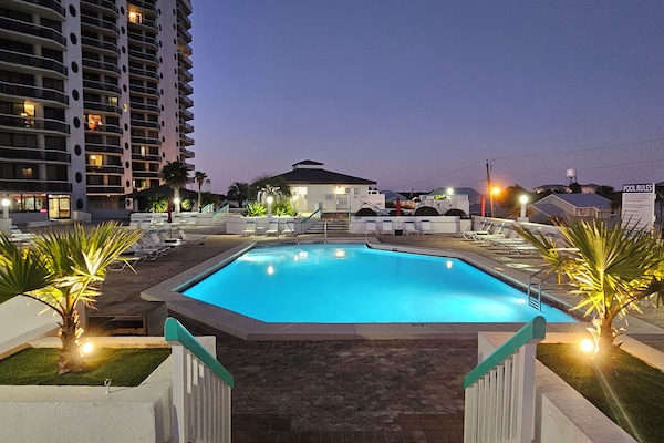 Surfside Resort pool