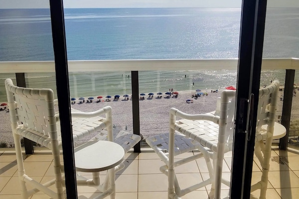 Private balcony with 2 chairs