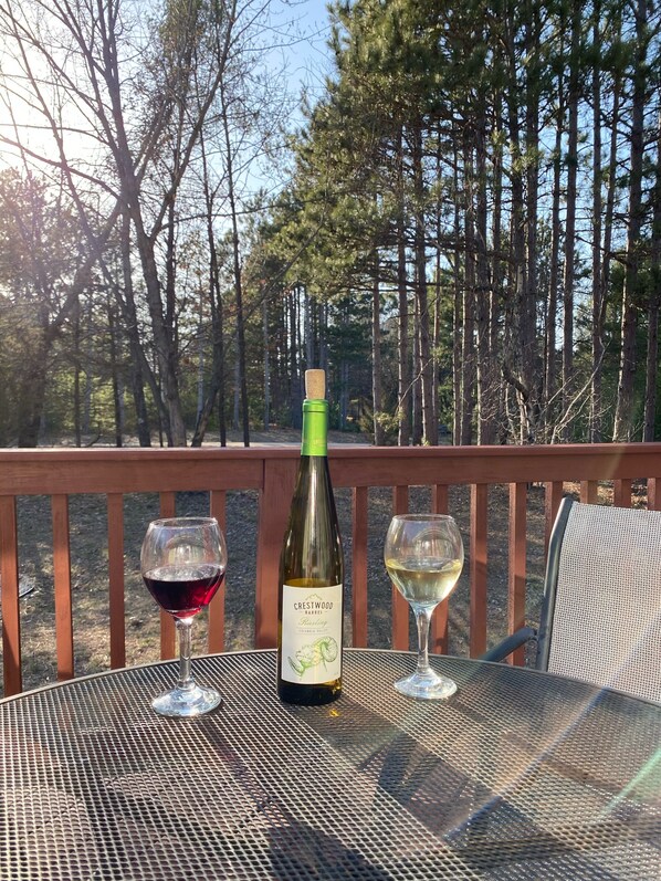 Outdoor dining - House Near Beautiful Castle Rock Lake/30 Minutes from Wisconsin Dells (Friendship)