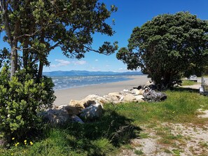 Plage, chaises longues