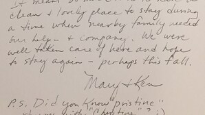 Une note manuscrite datée du mois de mai 2018, adressée à Christine, exprimant sa gratitude pour son accueil et mentionnant que l’endroit où elle a séjourné était propre et agréable.