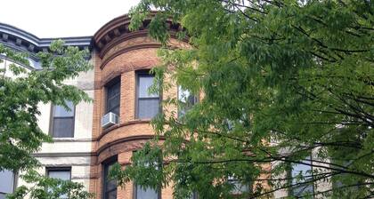 Lujoso dormitorio c / baño privado y entrada privada