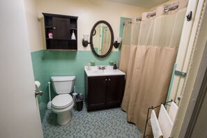 Combined shower/tub, hair dryer, towels, soap