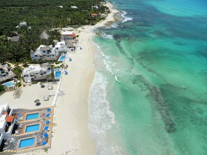 Am Strand, Liegestühle, Strandtücher