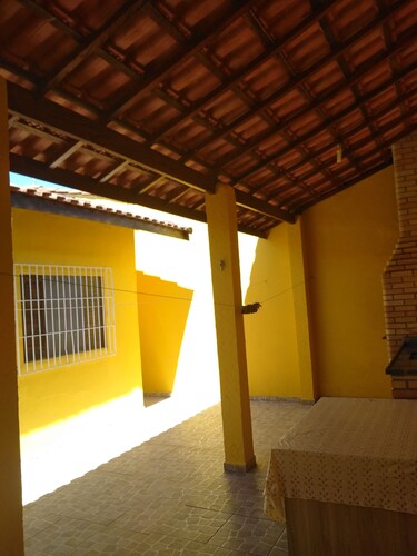 Delightful 2-bedroom house with barbecue.