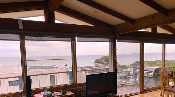 Interior - Relax with beautiful Bay Views (Rye)