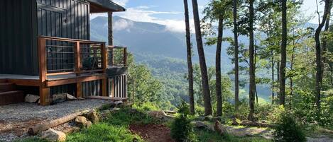 المنطقة المحيطة بالمنشأة