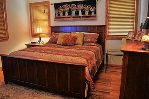 3 slaapkamers, een strijkplank/strijkijzer, gratis wifi, beddengoed