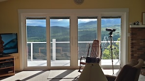 TV, peis, DVD-spiller og filmbibliotek