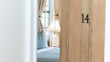 7 bedrooms, desk, iron/ironing board, WiFi (free)