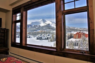 Walk to Base - Shuttle Route - Penthouse Condo - Amazing Views, 2 Living Rooms, Pool, Hot Tub