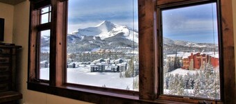 Walk to Base - Shuttle Route - Penthouse Condo - Amazing Views, 2 Living Rooms, Pool, Hot Tub