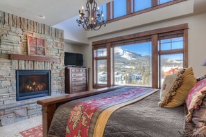 Interior - Penthouse Condo - Walk to Base, Amazing Views, 2 Living Rooms, Pool, Hot Tub, Free Bus (Big Sky)