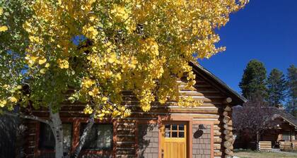 South Plateau Cabins - a Cozy, Beautiful Log Home near Yellowstone
