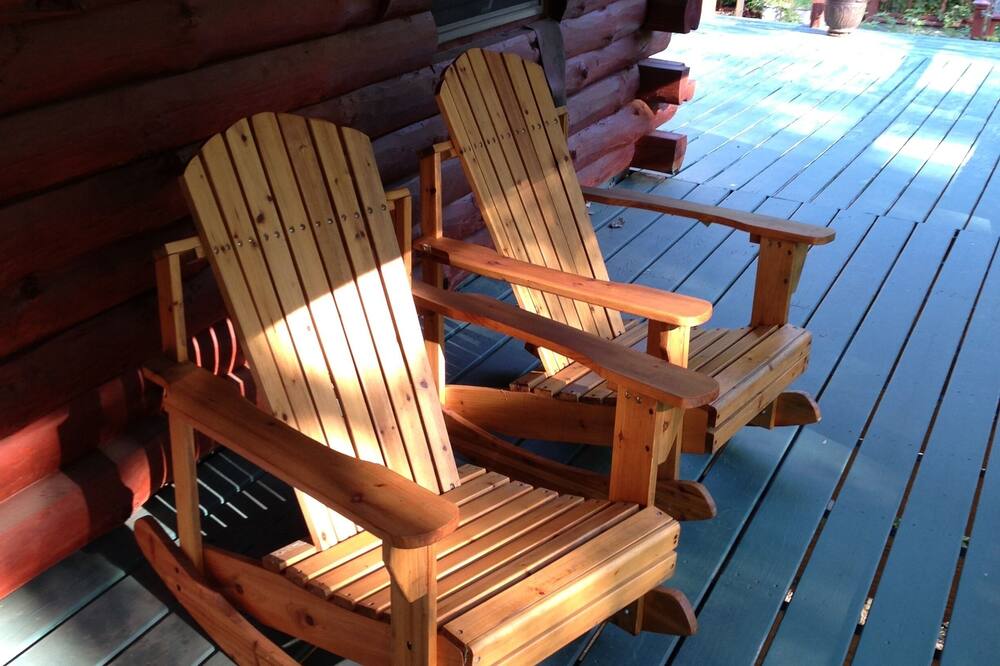 Rockport Log Cabin-A Peaceful Getaway in the Heart of Midcoast Maine