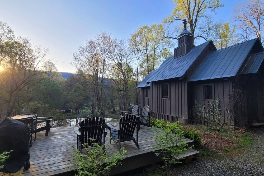 Glamping at the Chapel—Wood-Fired Sauna Available