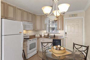 Fridge, microwave, oven, stovetop - Luxurious condo across the street from the beach! (Bonita Springs)