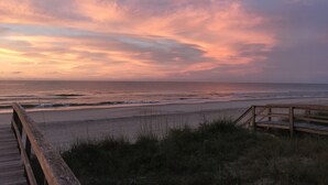 Beach - Oceanfront 4BR 2 Story Duplex with Private Beach Access (Carolina Beach)