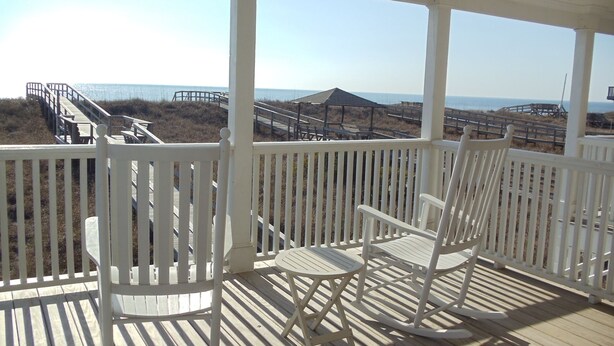 Property grounds - Oceanfront 4BR 2 Story Duplex with Private Beach Access (Carolina Beach)
