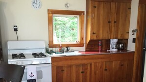 Kaffetrakter/tekoker, kjøleskap, mikrobølgeovn og ovn