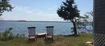 Ocean front 1 bedroom cabin steps from the ocean