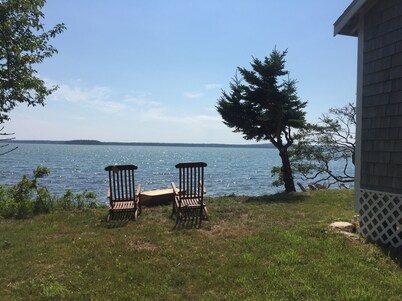 Ocean front 1 bedroom cabin steps from the ocean