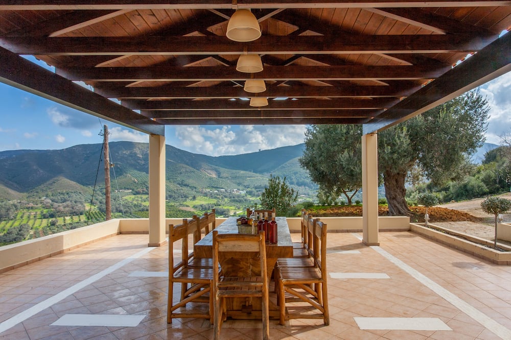 Augusta Deres Cretan Mountain Retreat With Amazing Views