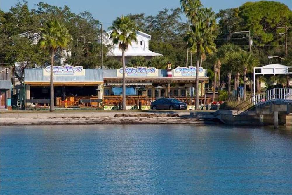 Beautiful 2 Br Cottage in downtown Gulfport