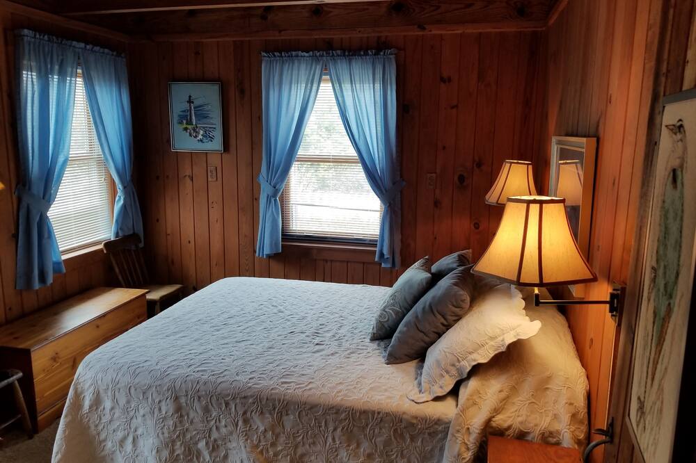 Sea Breezes South - Just Steps To The Beach!