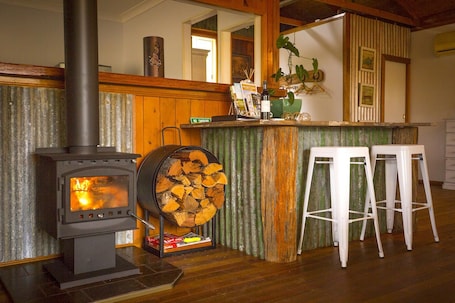 Interior. Peppercorn Cabin - Cosy cabin just for 2, with fireplace and close to popular wedding venues
