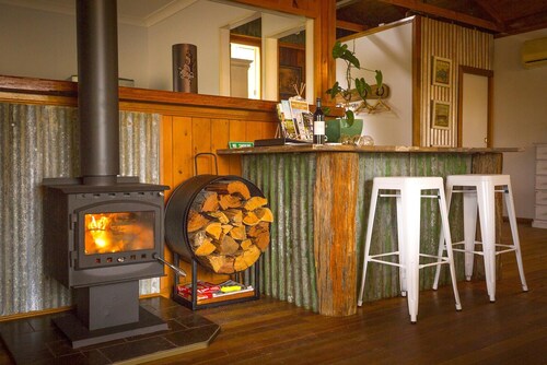 Peppercorn Cabin - Cosy cabin just for 2, with fireplace and close to popular wedding venues