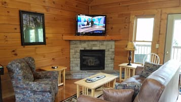 TV a schermo piatto, caminetto, videogiochi, lettore DVD