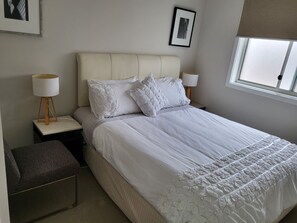 5 bedrooms, desk, iron/ironing board, WiFi