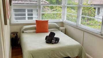 2 bedrooms, iron/ironing board, free WiFi, bed sheets