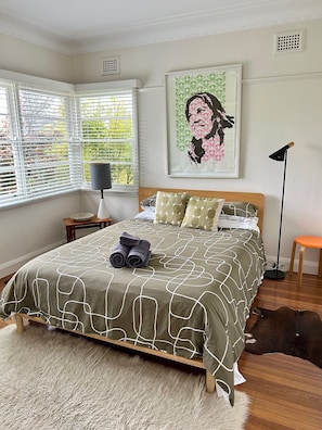 2 bedrooms, iron/ironing board, free WiFi, bed sheets - Restored 1940's Holiday Flat (Katoomba)