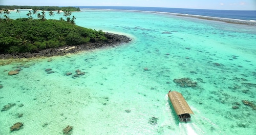 Kokacabana Beach House - 3 bdrm House + Pool, 100% Beach Front @ Muri Beach! 