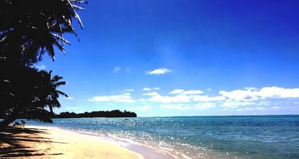 Kokacabana Beach House - 3 bdrm House + Pool, 100% Beach Front @ Muri Beach!