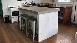 Kaffetrakter/tekoker, kjøleskap, mikrobølgeovn og ovn