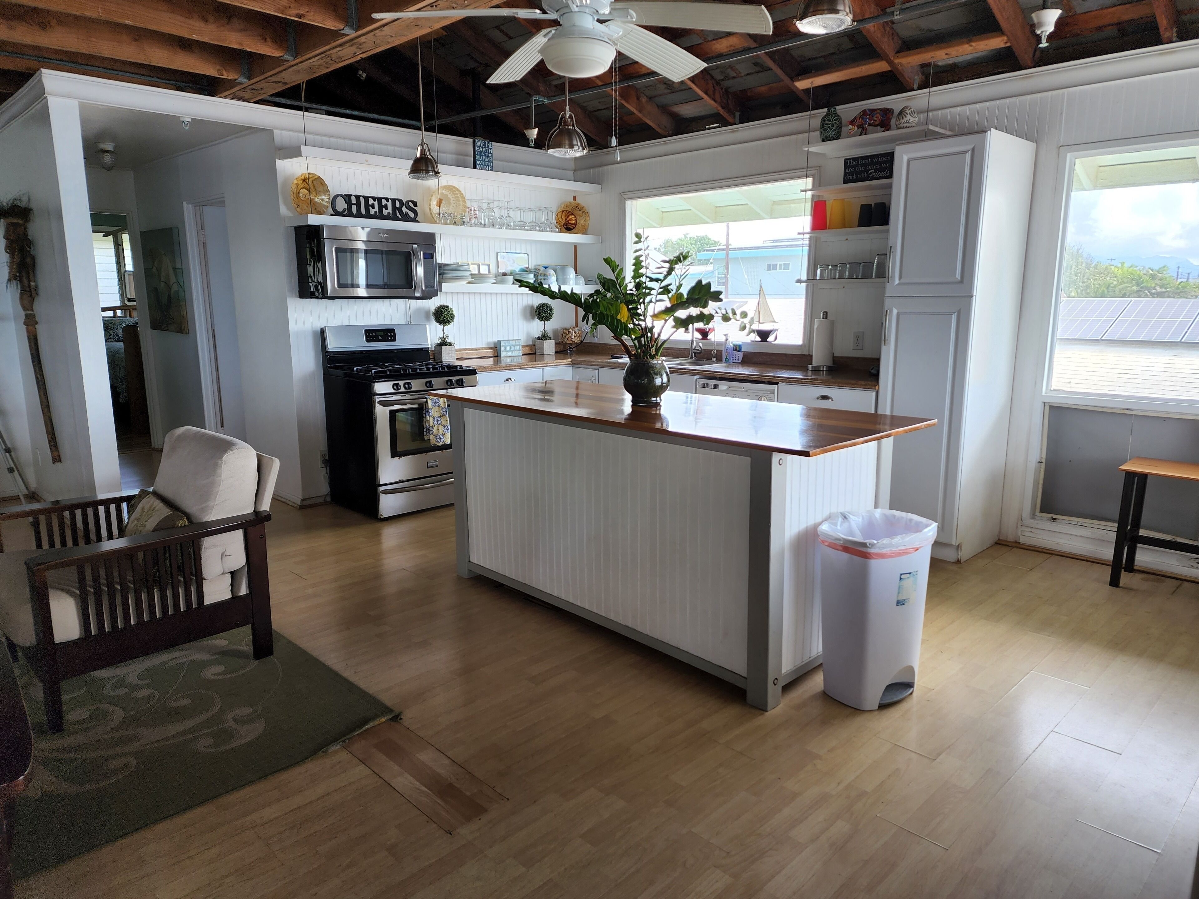 Beautiful Oceanfront Home - Fantastic Views of Waikiki and Diamond Head! - Photo 7