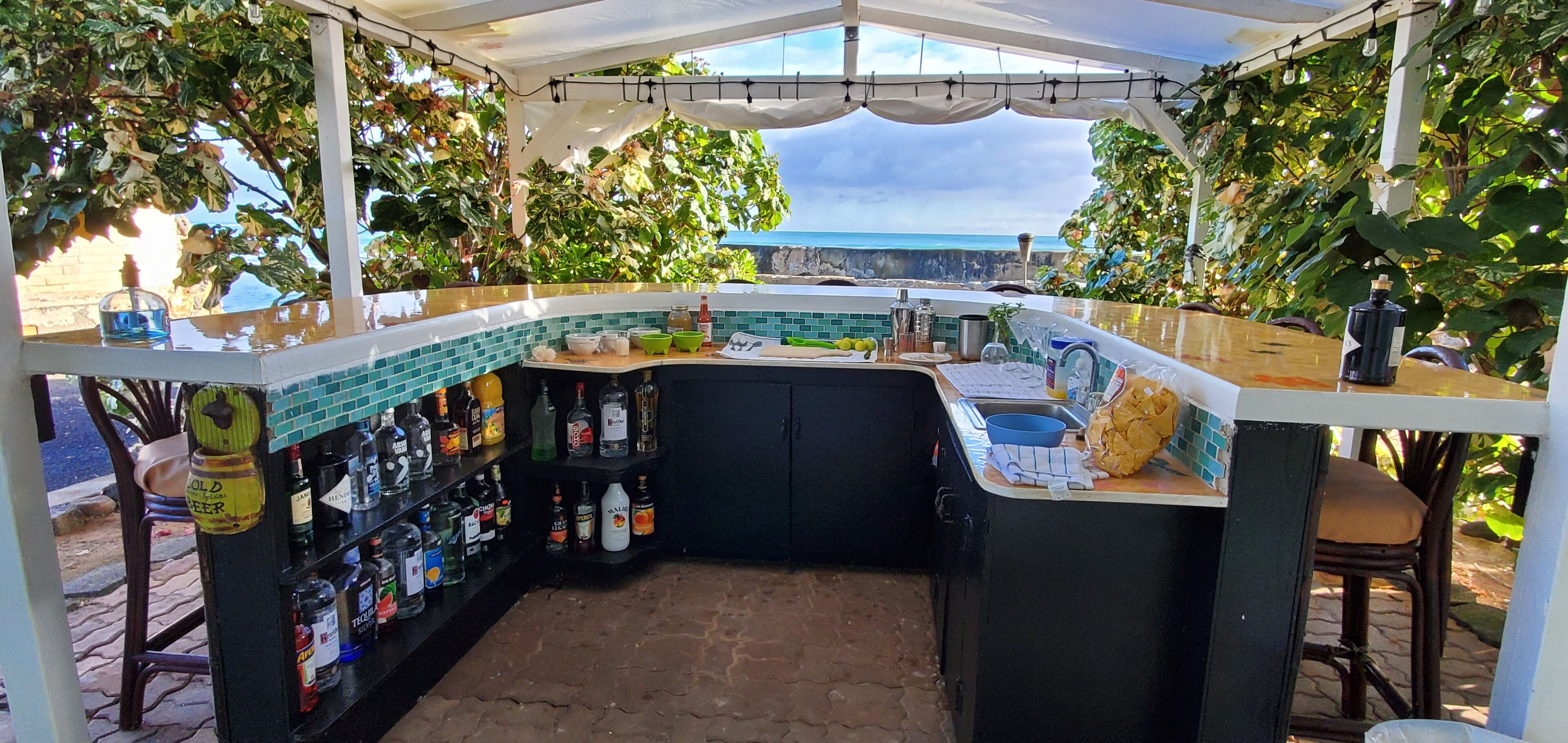 Beautiful Oceanfront Home - Fantastic Views of Waikiki and Diamond Head! - Photo 24