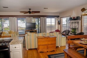 Smart TV, DVD player, books, stereo