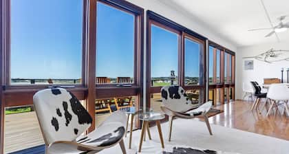 Situated on a headland- Captivating views-Pet friendly-A memorable experience