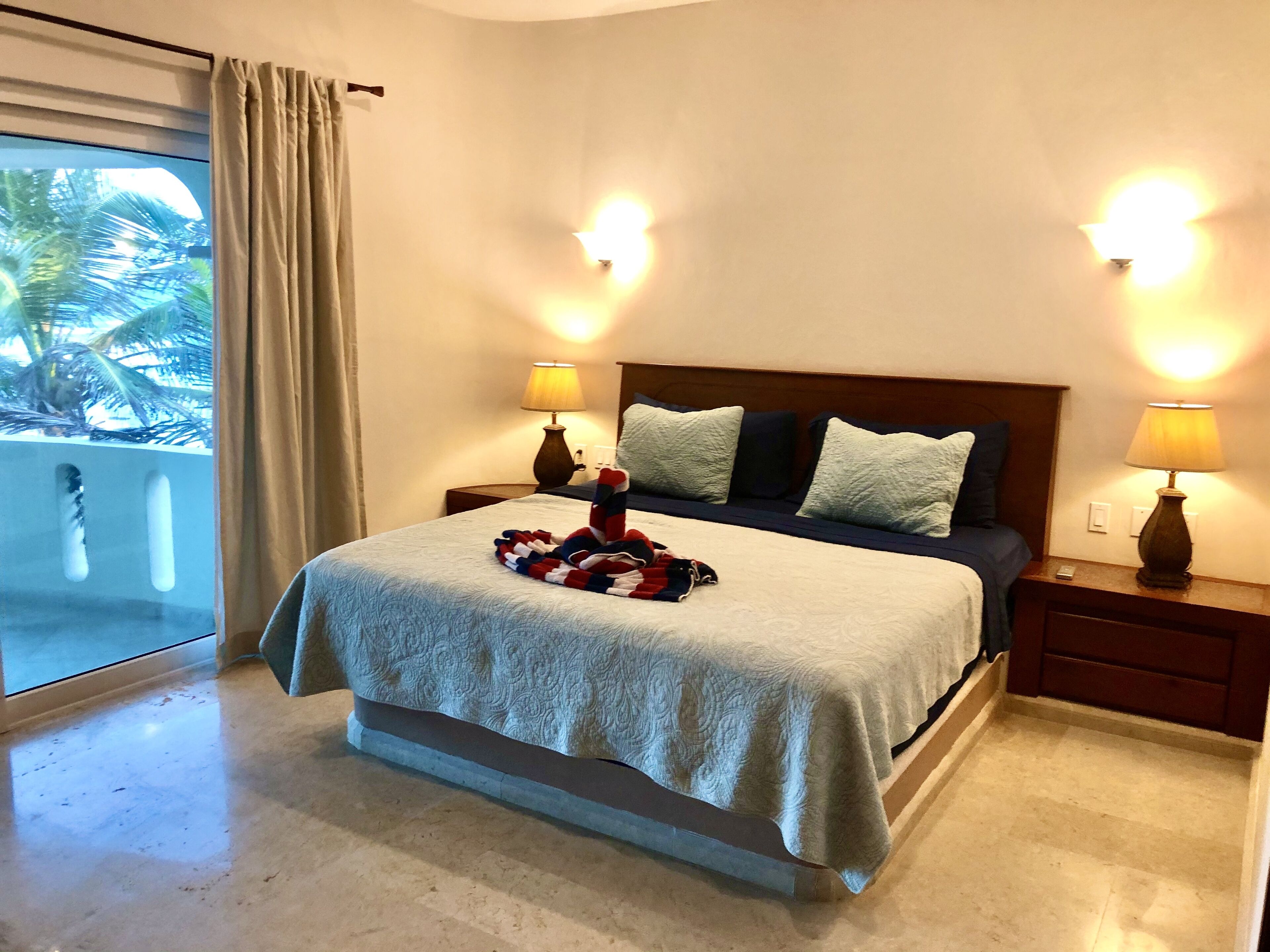 4 bedrooms, in-room safe, desk, travel crib