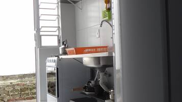 Geladeira, fogão, cooktop, chaleira elétrica