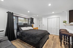 1 habitación, escritorio, tabla de planchar con plancha y wifi gratis 