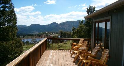 Vue sur le lac et la montagne, Privé, Emplacement idéal, Bain à remous, WIFI, Théùtre