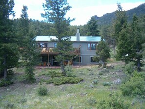 Exterior - Lake and Mountain view, Private, Convenient location, Hot tub, WIFI, Theater (Estes Park)
