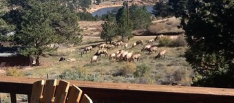 Lake and Mountain view, Private, Convenient location, Hot tub, WIFI, Theater