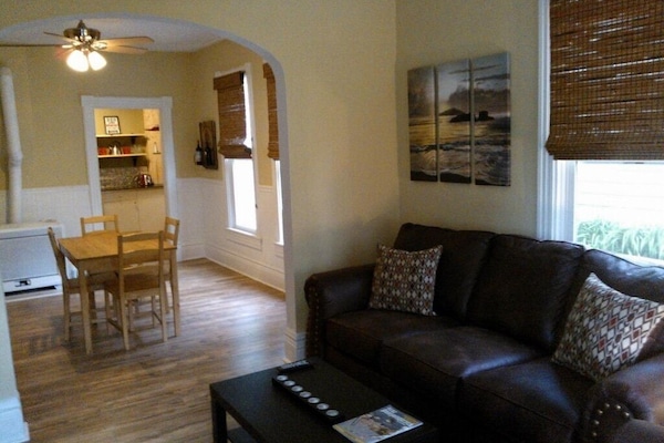 Nice 3 bedroom cottage home with river view from Deck