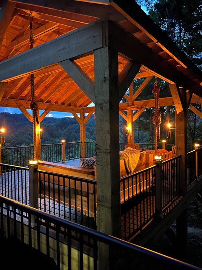 Charming Cabin Near Boone - Picturesque Views - NEW Hot Tub & Hiking Trails